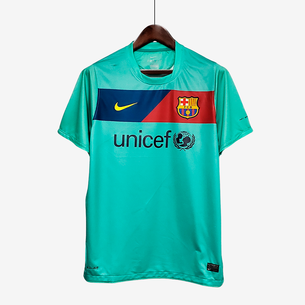 10-30 Barcelona 2010/11 Away Jersey Retro Version - Image 1