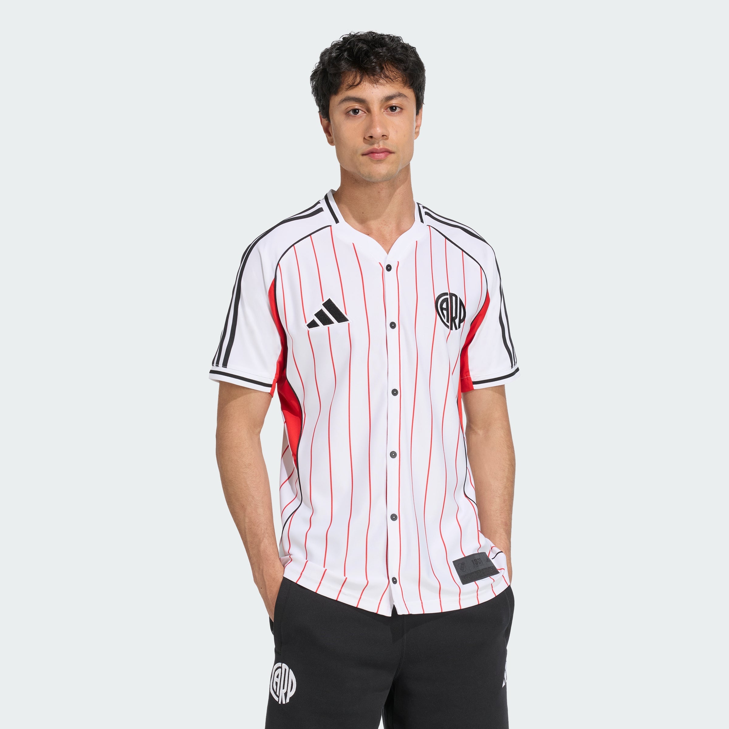 Gt_Hd91XYAE1tjg River Plate 2025/26 US Baseball Jersey – Fan Version - Image 1