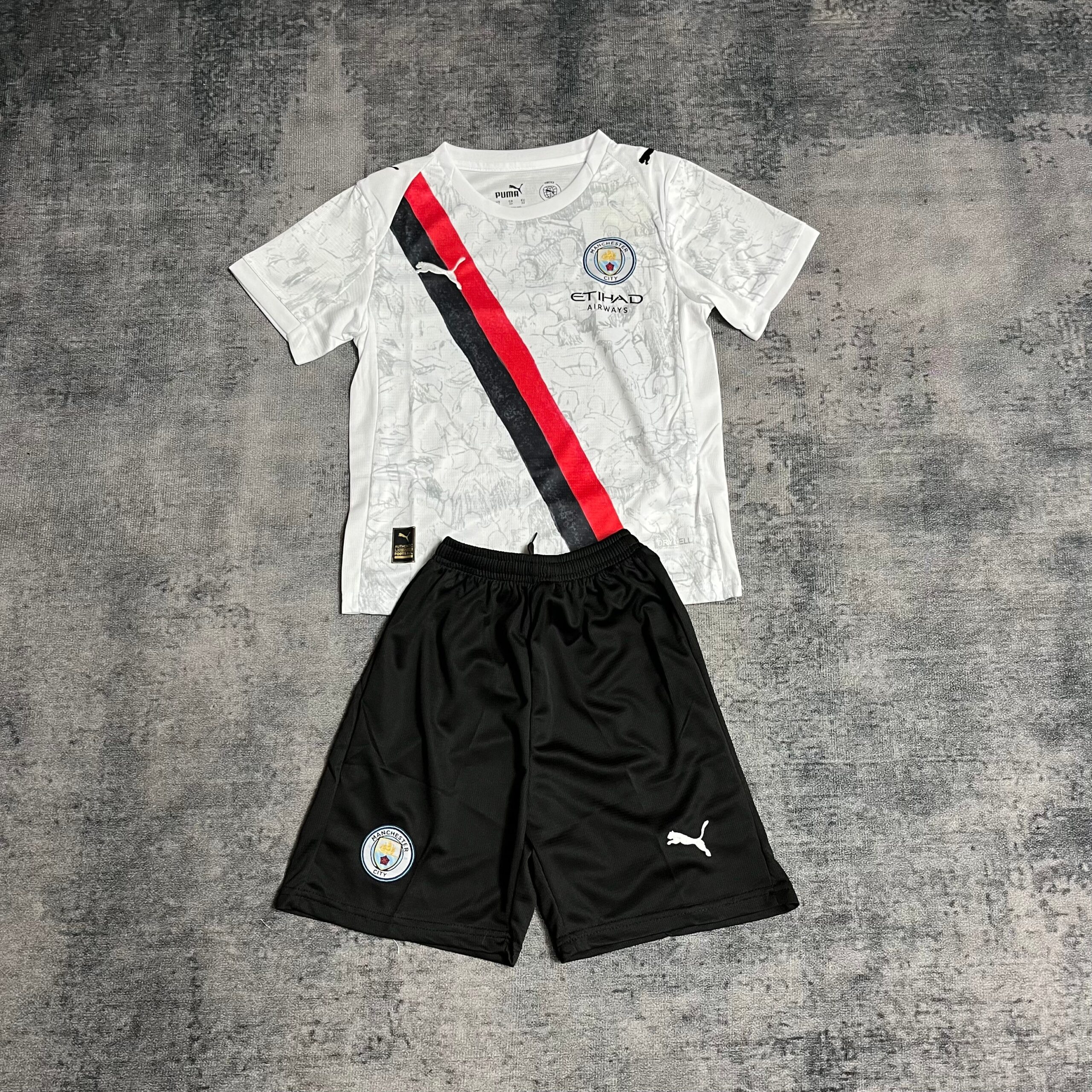 Manchester City 2025/26 Kit Kids away - Image 1